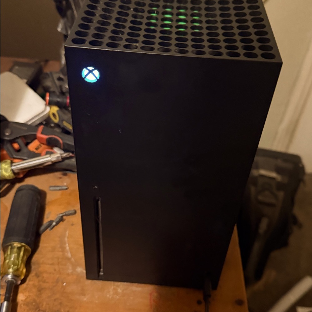 Xbox series X one terabyte disc tray no it’s not all digital